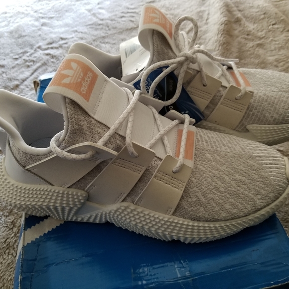 Addias Sneakers - Picture 2 of 4